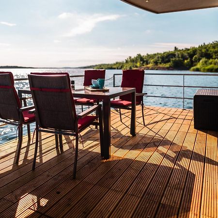Hausboote Und Ferienhaeuser Marina Muecheln Mucheln Экстерьер фото
