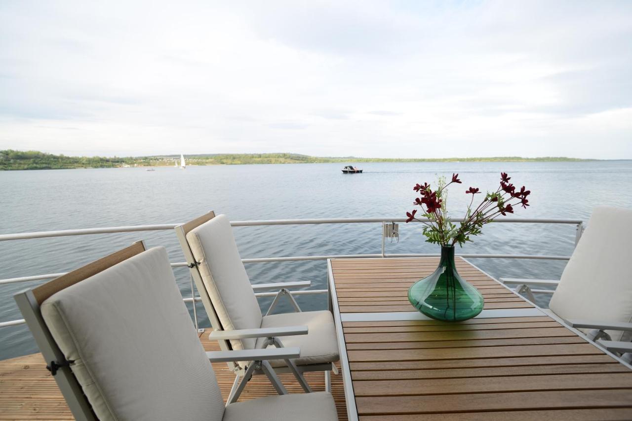 Hausboote Und Ferienhaeuser Marina Muecheln Mucheln Экстерьер фото