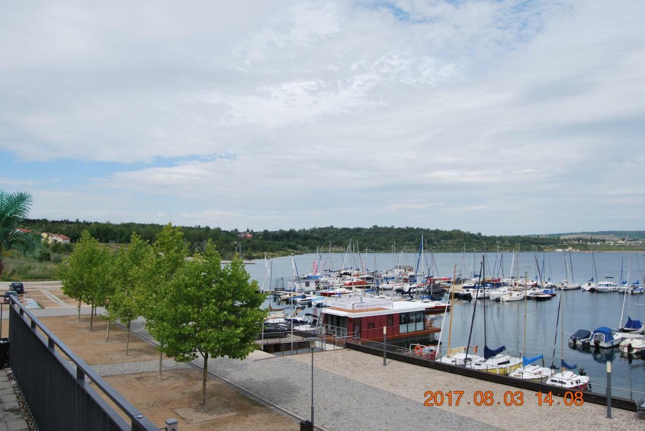 Hausboote Und Ferienhaeuser Marina Muecheln Mucheln Экстерьер фото