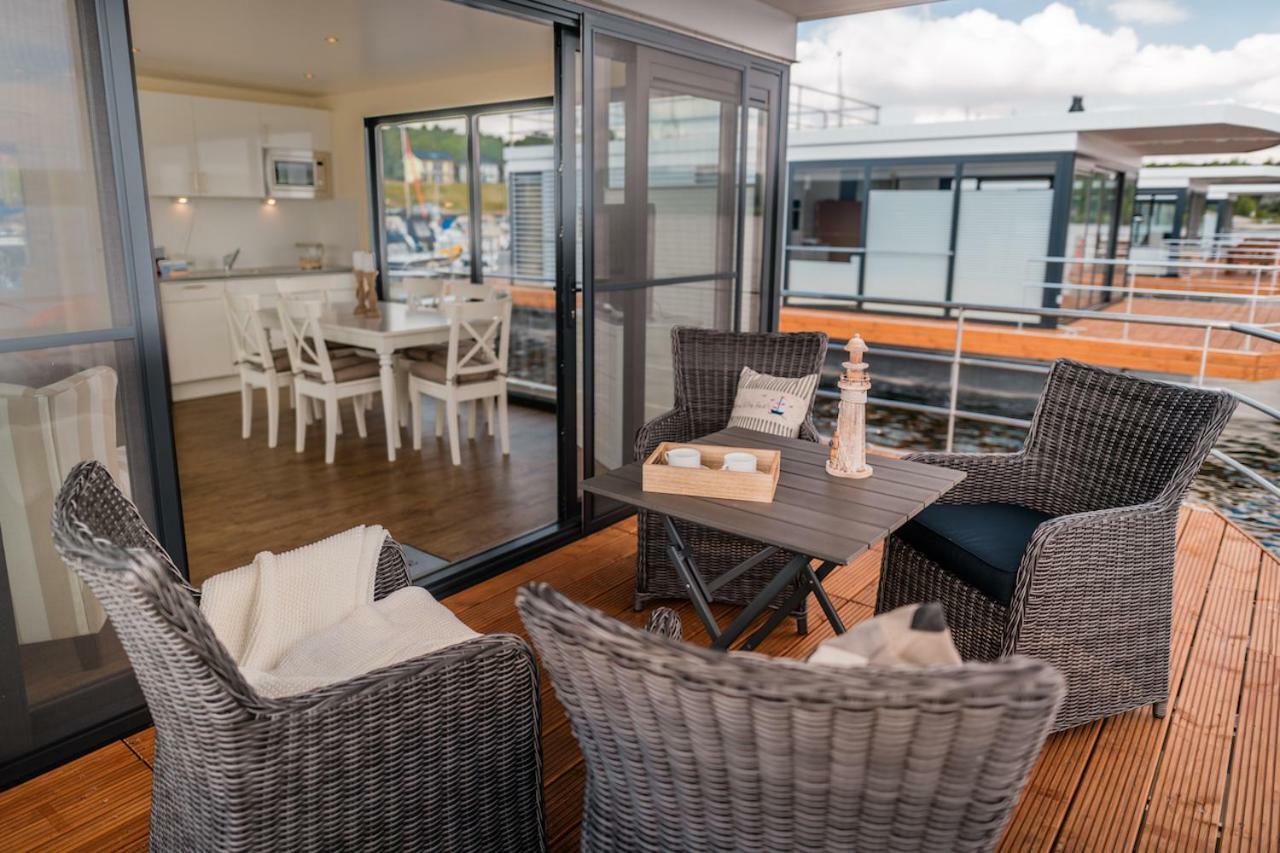 Hausboote Und Ferienhaeuser Marina Muecheln Mucheln Экстерьер фото