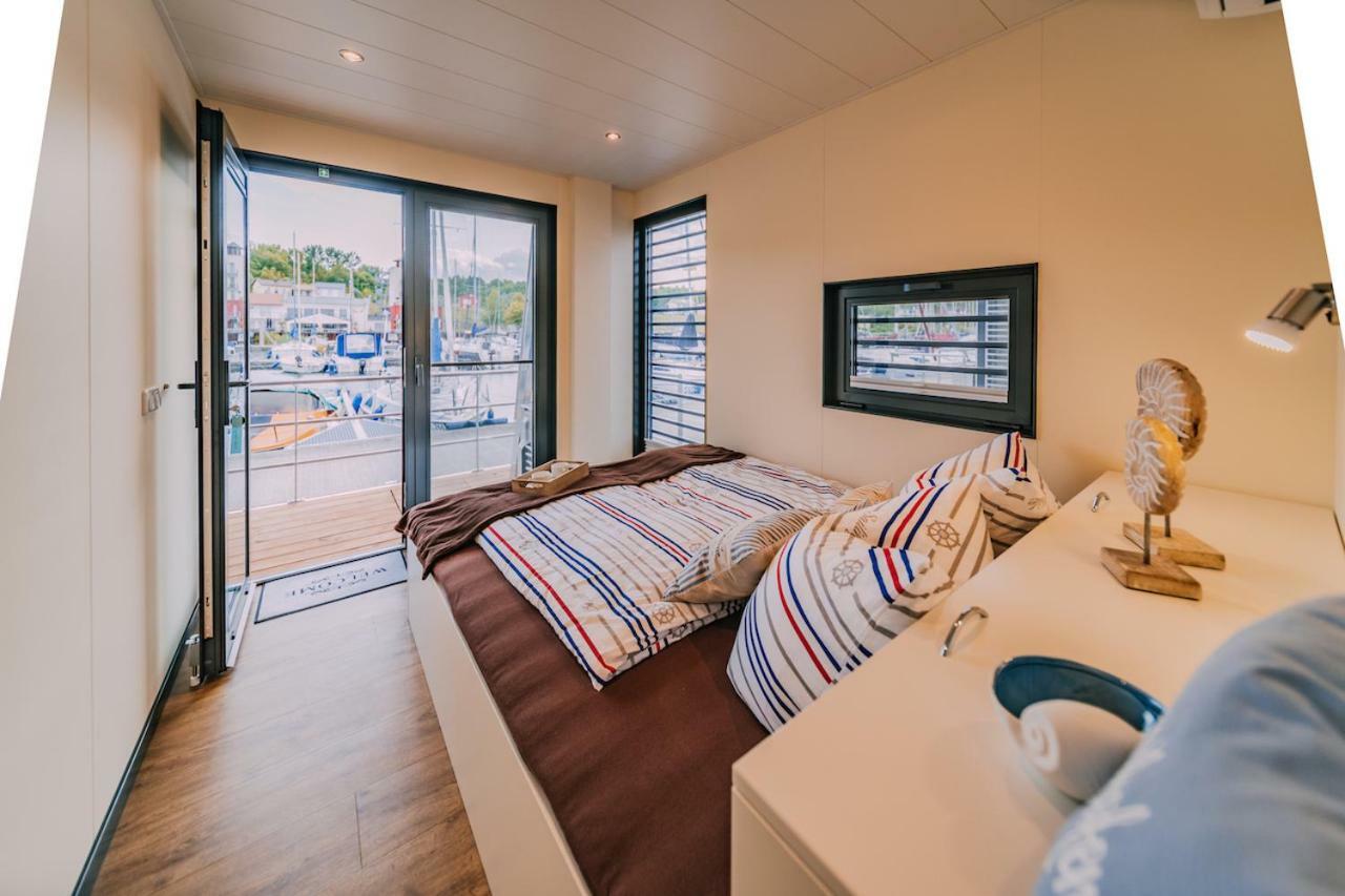Hausboote Und Ferienhaeuser Marina Muecheln Mucheln Экстерьер фото