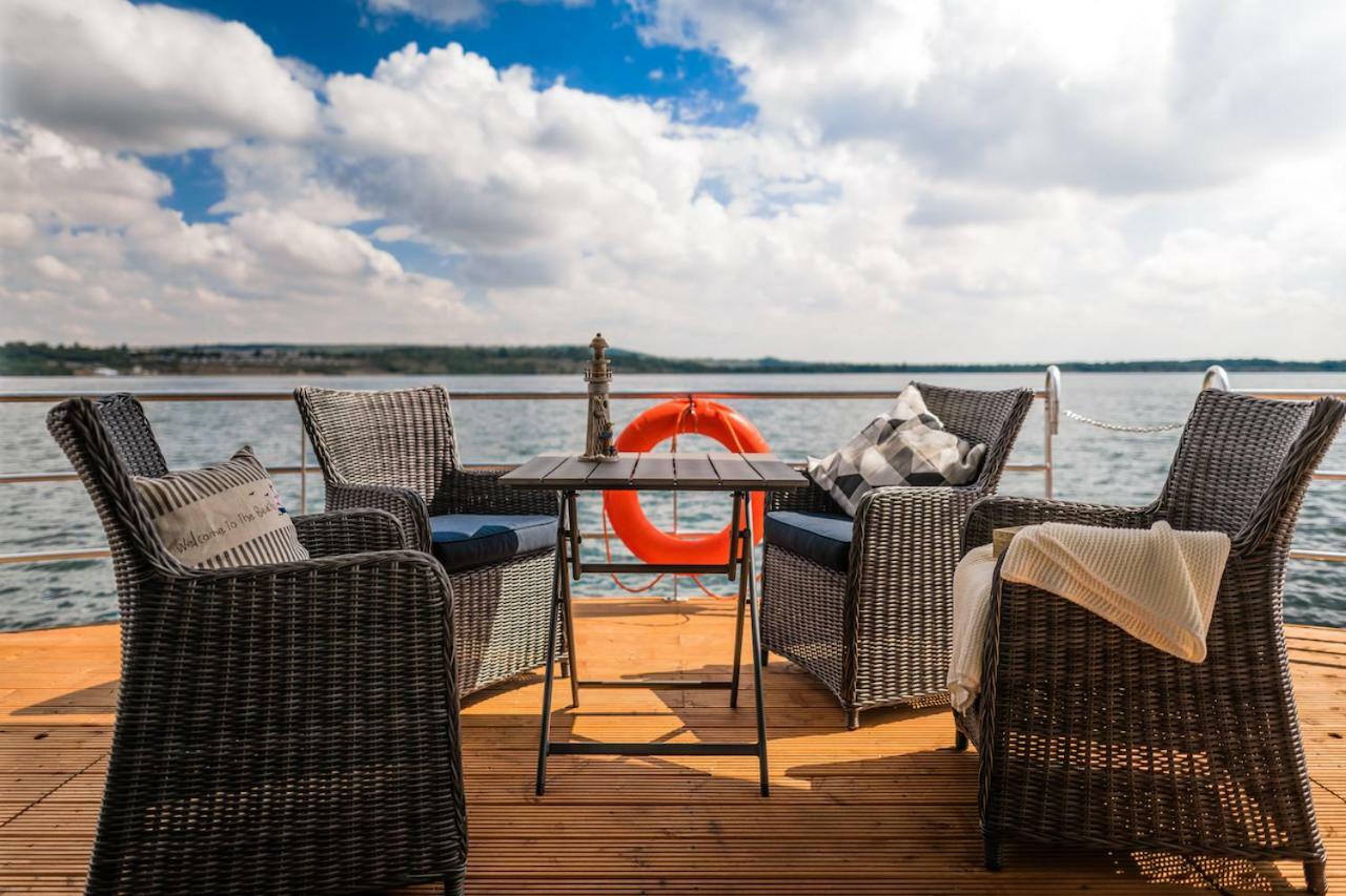 Hausboote Und Ferienhaeuser Marina Muecheln Mucheln Экстерьер фото