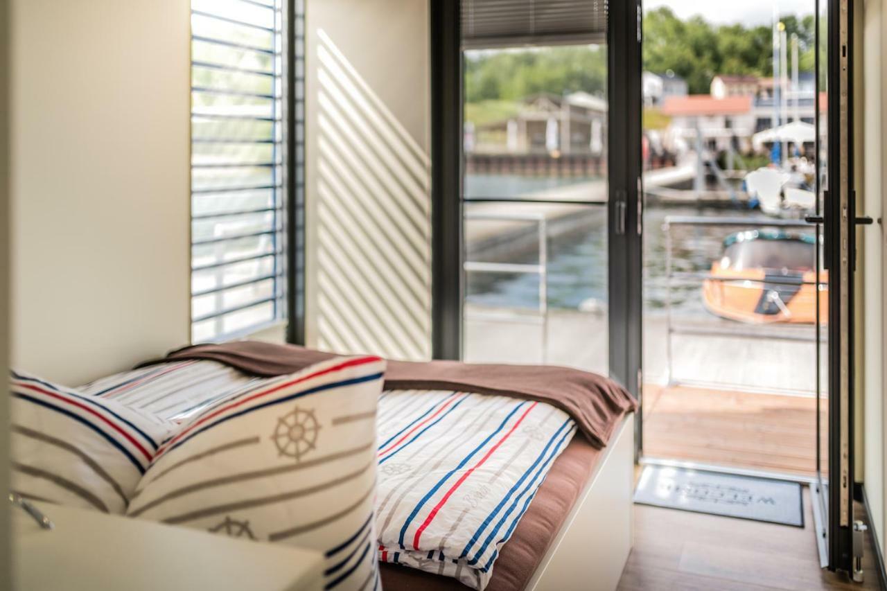 Hausboote Und Ferienhaeuser Marina Muecheln Mucheln Экстерьер фото