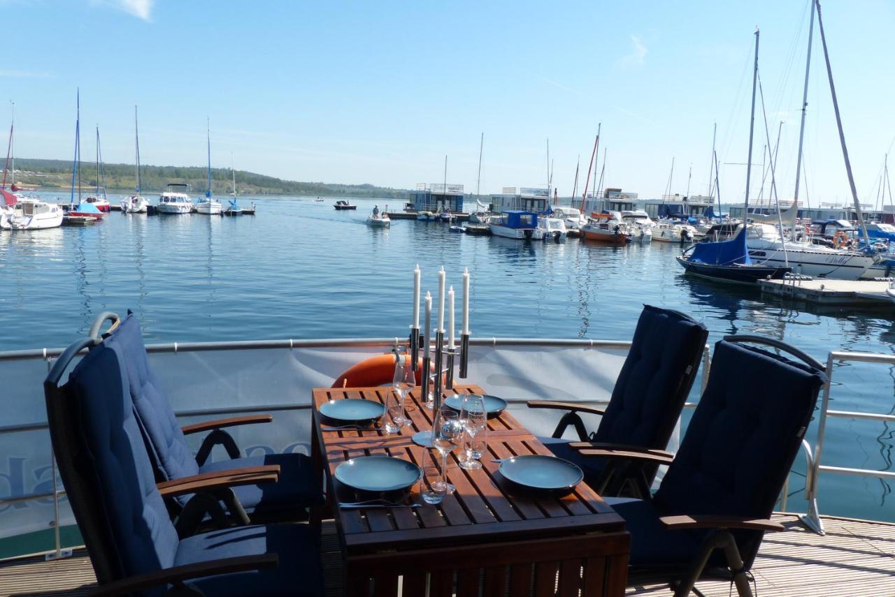 Hausboote Und Ferienhaeuser Marina Muecheln Mucheln Экстерьер фото