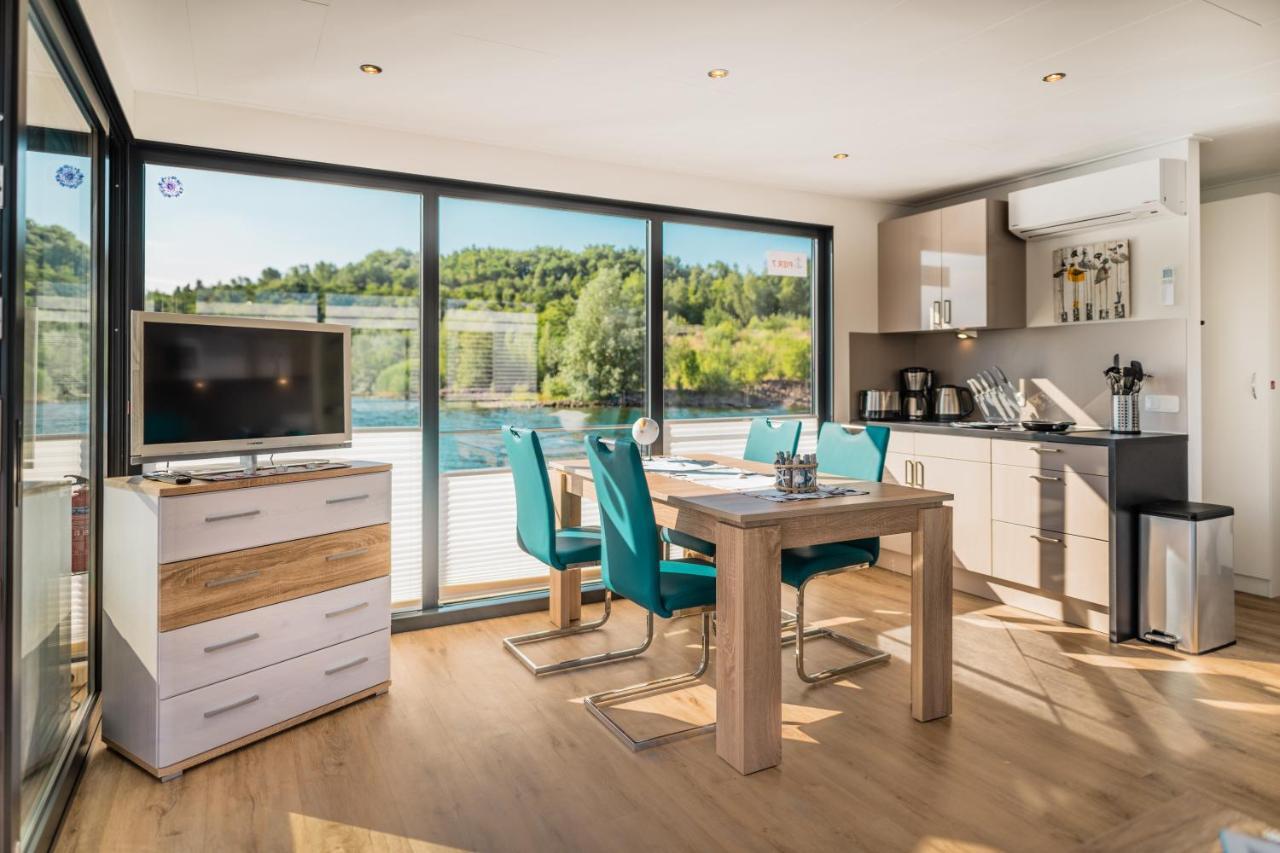 Hausboote Und Ferienhaeuser Marina Muecheln Mucheln Экстерьер фото