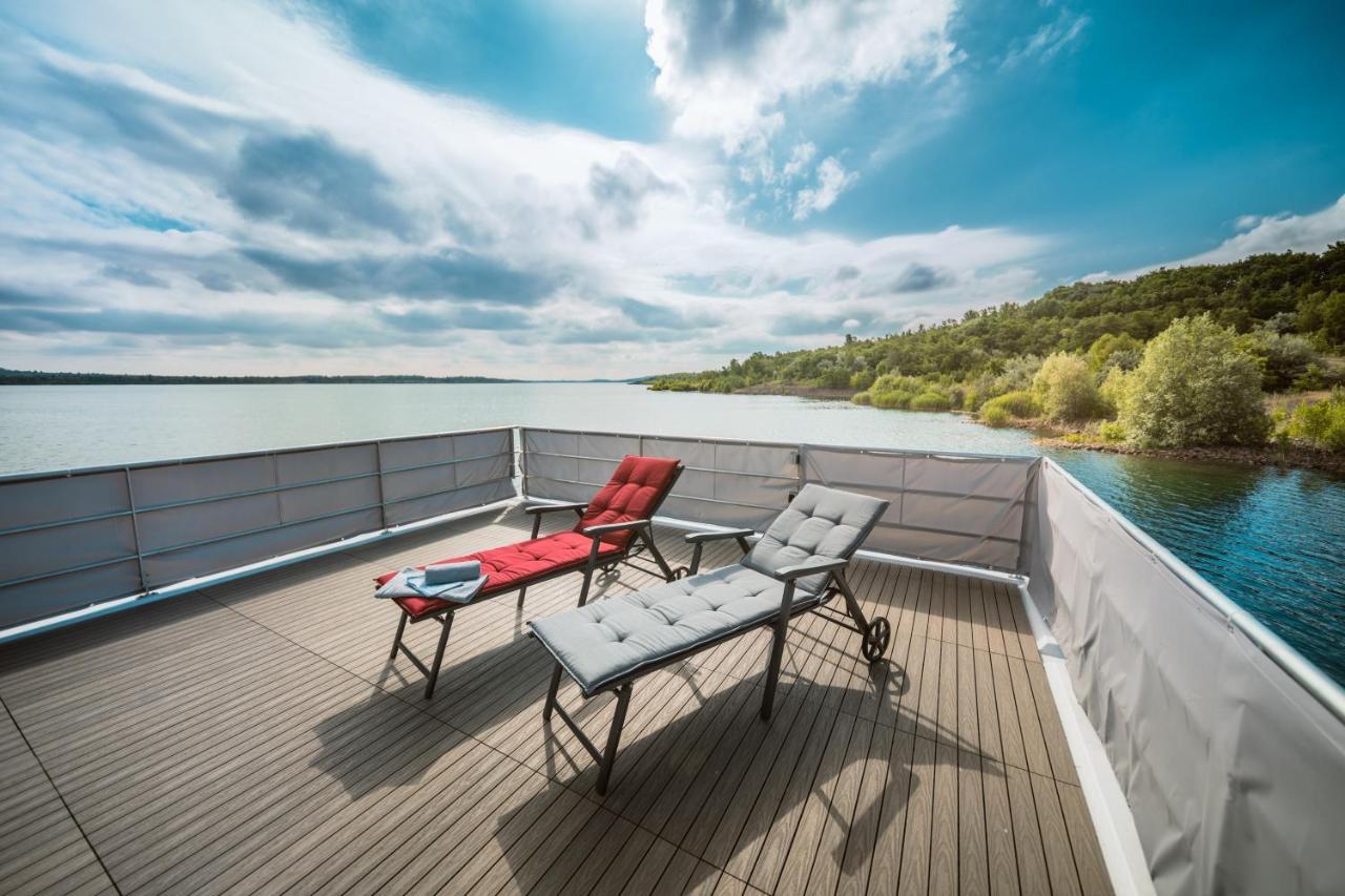 Hausboote Und Ferienhaeuser Marina Muecheln Mucheln Экстерьер фото