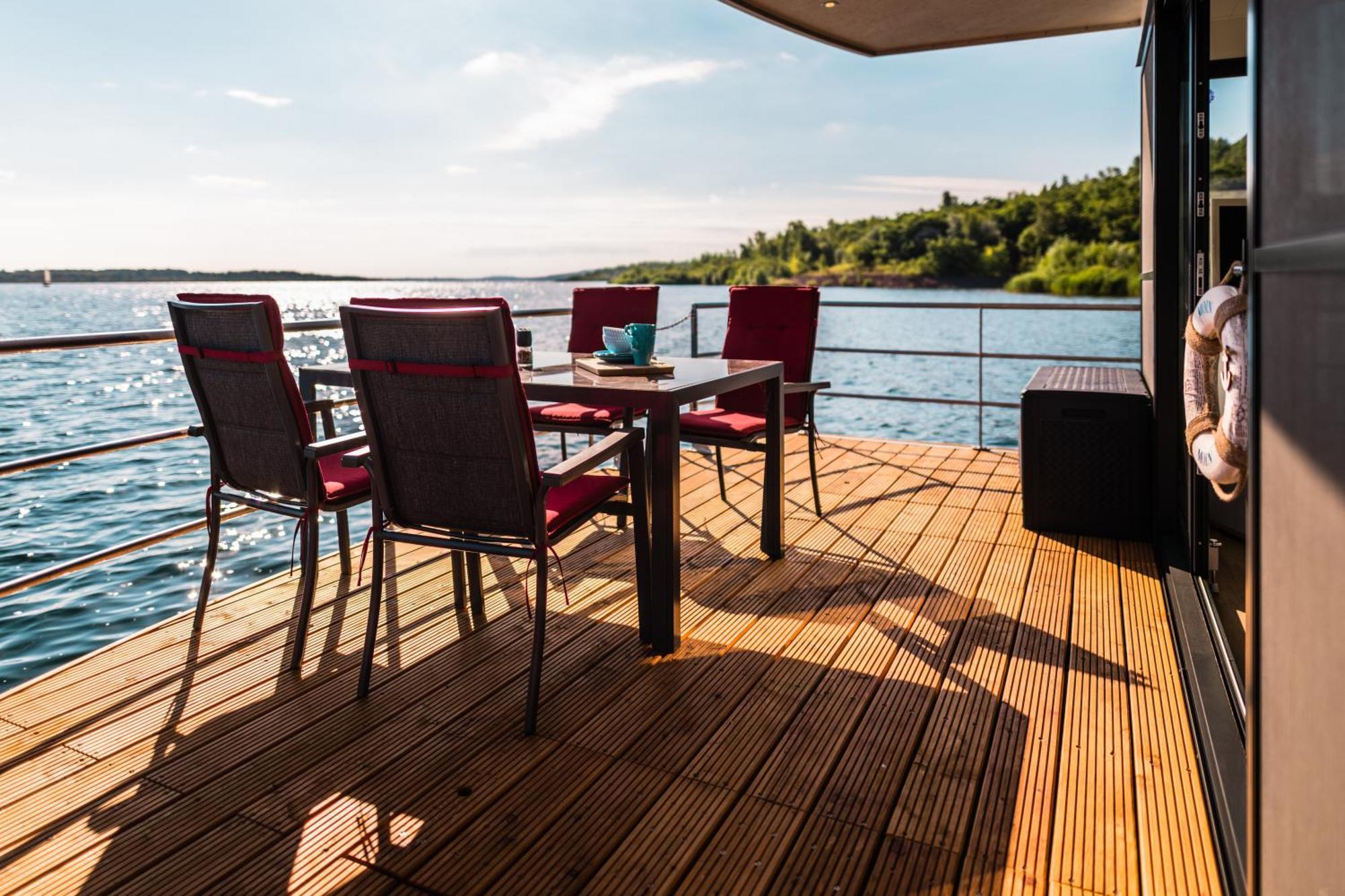 Hausboote Und Ferienhaeuser Marina Muecheln Mucheln Экстерьер фото