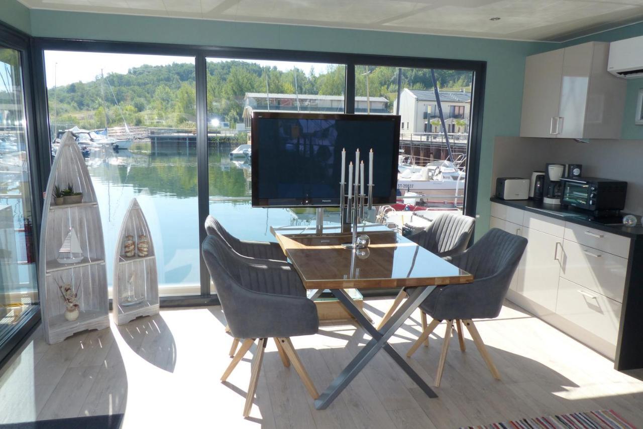 Hausboote Und Ferienhaeuser Marina Muecheln Mucheln Экстерьер фото